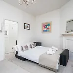 Modern & Elegant Chelsea Apartment, Prime Central Location, Near Harrods, Knightsbridge & Imperial College