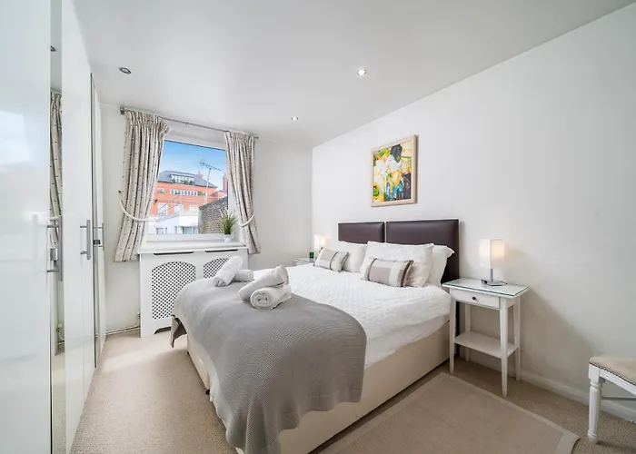 Modern & Elegant Chelsea Apartment, Prime Central Location, Near Harrods, Knightsbridge & Imperial College